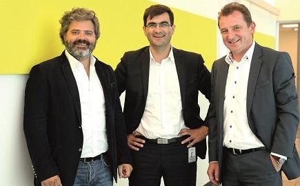 De izquierda a derecha, Ilan Benhaim, cofundador y socio ejecutivo/vicedirector gerente de Vente-Privée, Frédéric Beltoise, director de la cadena de suministro de Vente-Privée y Heimo Robosch, vicepresidente ejecutivo de Knapp.