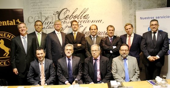 Los asistentes a la V Cumbre de Directores Generales del Sector de Carretillas Elevadoras en España
