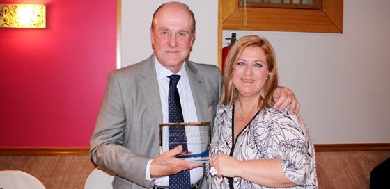 Virginia López entrega el Premio Admira 2015 a Enrique Lacalle