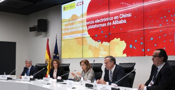 Desde la izquierda: Javier Cuesta, Correos; Alicia Montalvo, ICEX; María Luisa Poncela, secretaria de Estado de Comercio; Ernersto Caccavale, Alibaba Group y Ángel Martín, ICEX.