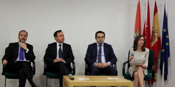 Ana González, presidenta del CEL; Pedro Mur, socio de everis, Ángel Viveros, alcalde de Coslada y Francisco Aranda, secretario general de UNO