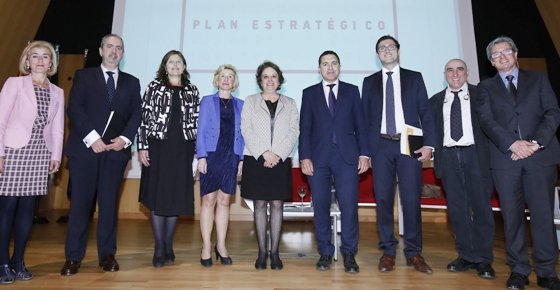 Ponentes de la presentación de la estrategia Sevilla 2030. Gabino Diego, IMF Business School, segundo por la izquierda.