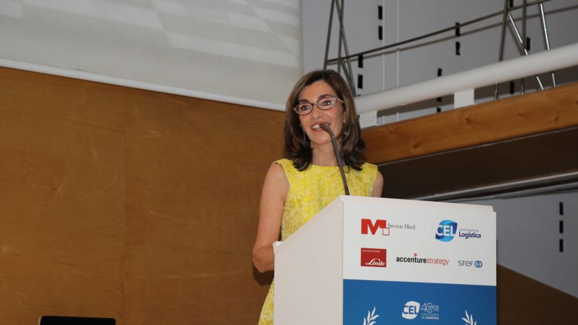 Ana Isabel González, presidenta del Centro Español de Logística, da comienzo a la gala.