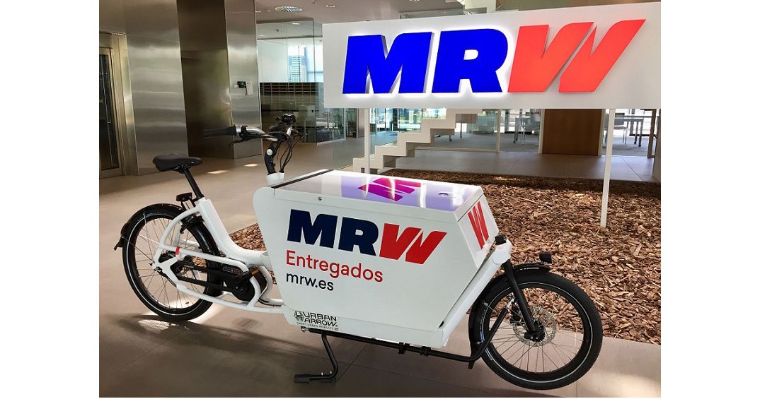 Bicicleta eléctrica de MRW para realizar un reparto alternativo y multimodal.