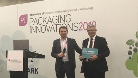 Un instante durante la entrega del premio en el marco de Packaging Innovations 2018.