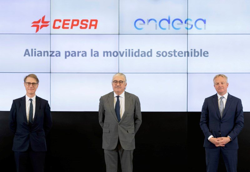 De izquierda a derecha: Philippe Boisseau, Consejero Delegado de Cepsa; José Bogas, Consejero Delegado de Endesa y Maarten Wetselaar, nuevo CEO de Cepsa.