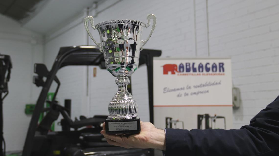 La copa de ganador de esta IV edición del Concurso de Carretilleros y Marcas.