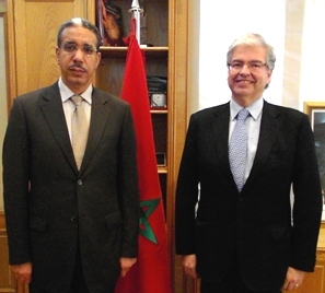 De izquierda a derecha Aziz Rabbah, ministro de Equipamientos y Transportes de Marruecos y Jordi Cornet, delegado especial del Estado en el Consorcio de la Zona Franca de Barcelona