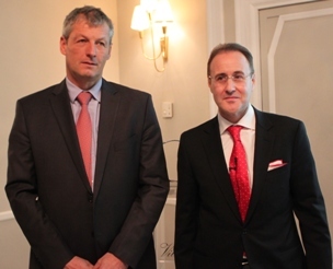 Luc Nadal, presidente del Grupo Gefco (izquierda) y Julián Navarro, director general de Gefco España.