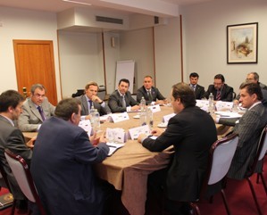 Imagen de la reunión de máximos responsables del sector de carretillas en España, celebrada en 2012