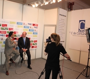 Enrique Lacalle (derecha), presidente del SIL, entrevistado en el plató de TV de Cuadernos de Logística en la pasada edición de 2014.
