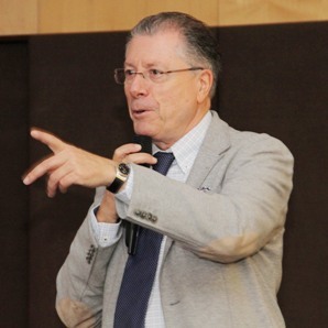 Justino Hevia, director general de la división de