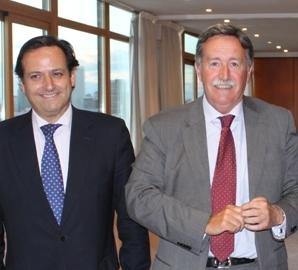 Gonzalo Sanz (derecha), presidente saliente de UNO, y Juan Pablo Lázaro que le releva en el cargo.