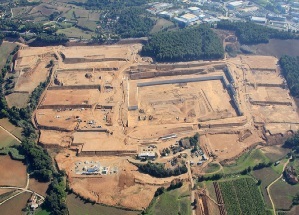 Espectacular vista aérea del movimiento de tierras en las obras del nuevo centro logístico de Mango en Lliçà d´Amunt (Barcelona).