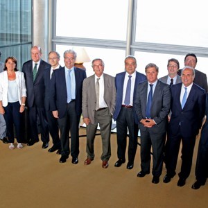 Algunos miembros del plenario de CZFB; Xavier Trias (alcalde de Barcelona) en el centro, y Enrique Lacalle (SIL) y Jordi Cornet (delegado del Estado) segundo y cuarto por la izquierda.