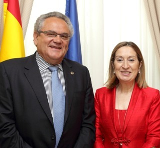 La ministra de Fomento, Ana Pastor, y el presidente de CETM, Ovidio de la Roza.