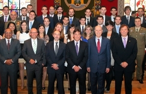 Parte de los graduados y profesores de las últimas promociones del Zaragoza Logistics Center.