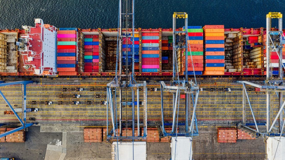 Los costes del transporte marítimo caen un 75%