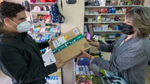 Amazon lanza su servicio “hub delivery” en Estados Unidos tras haberlo implementado en España después de la pandemia. Las PYMES utilizan a su personal para hacer entregas de paquetería de Amazon en áreas rurales.