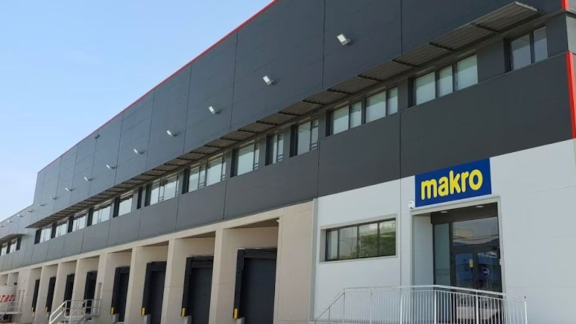 Makro inaugura su plataforma en El Prat y desvela su plan logístico en España.