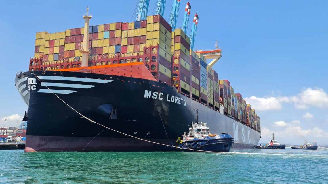 El megaship MSC Loreto ha atracado en el Puerto de Algeciras.