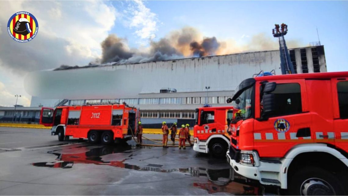 Alrededor de las 19:00h del 5 de mayo se detectó un incendio en una nave logística de Mercadona en Valencia. El incendio está controlado, pero por ahora se desconocen las causas.
