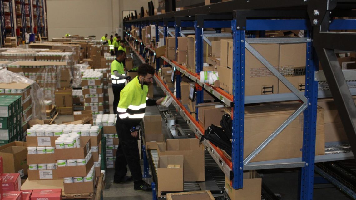 Sending ha automatizado su nuevo centro logístico de 20.000 m2 y 18 muelles de carga en San Fernando de Henares (Madrid).