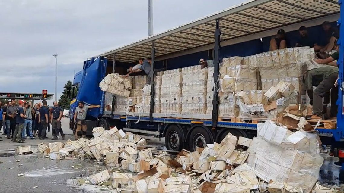Ataque a camiones de mercancía española en Francia para frenar la importación de vino español.