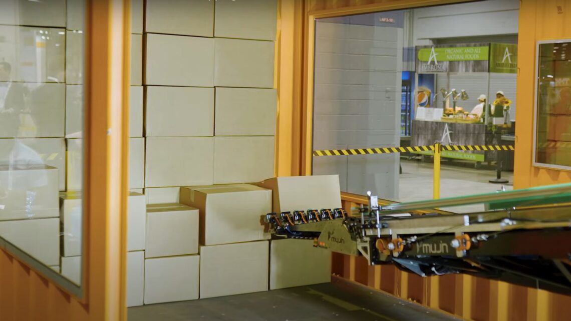 Mujin desembarca en Europa con su robot para la descarga autónoma de camiones.