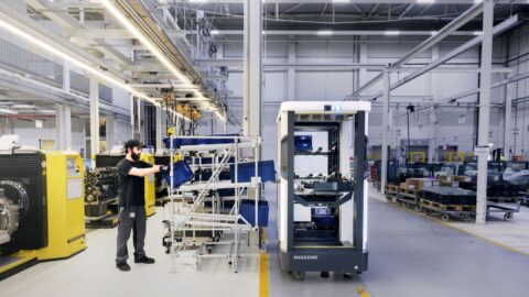 MAN incorpora doce robots de Magazino para mejorar la logística de su fábrica.