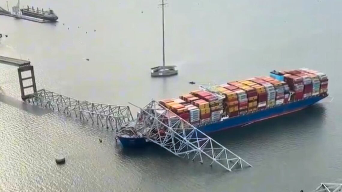 ¿Qué falló? Las posibles causas del choque del buque de Maersk en Baltimore.