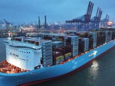 Maersk aumenta la velocidad de sus buques e invierte en nuevos contenedores y naves para mitigar las disrupciones en el mar Rojo