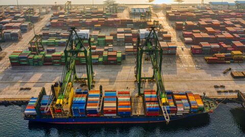 UNO reclama una fiscalidad más competitiva para atraer inversión a los puertos españoles.
