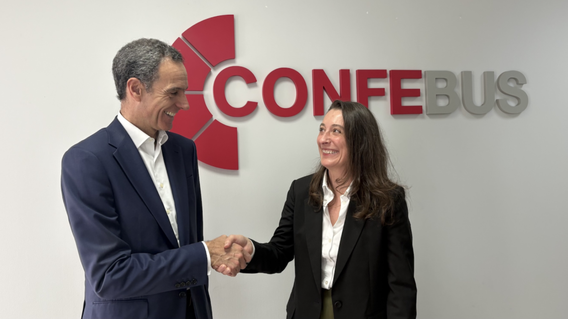 El autobús solo cuenta con un 14% de conductoras: MELYT y CONFEBUS sellan una alianza